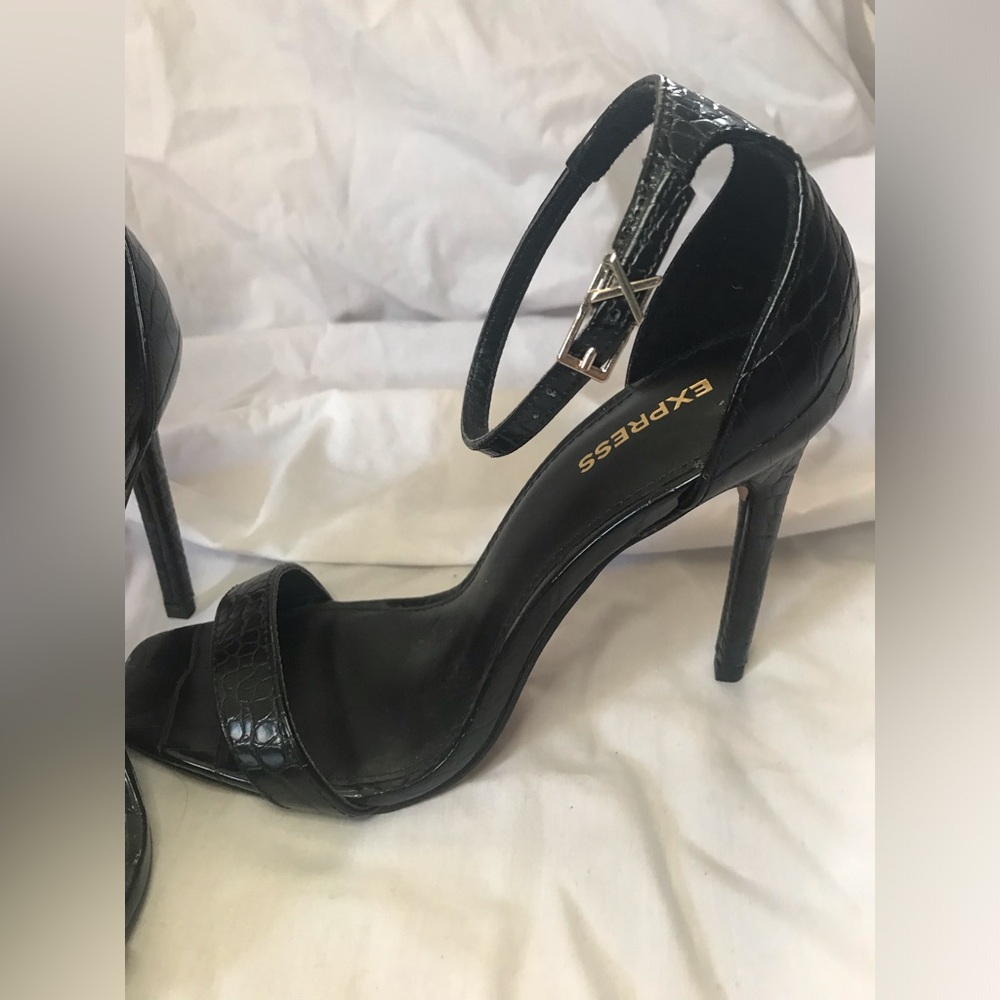 BRAND NEW Express black heels with ankle strap size 7.5